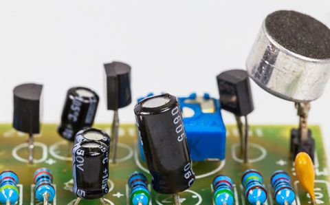 無功補償電容器漏油，可以繼續(xù)使用嗎？